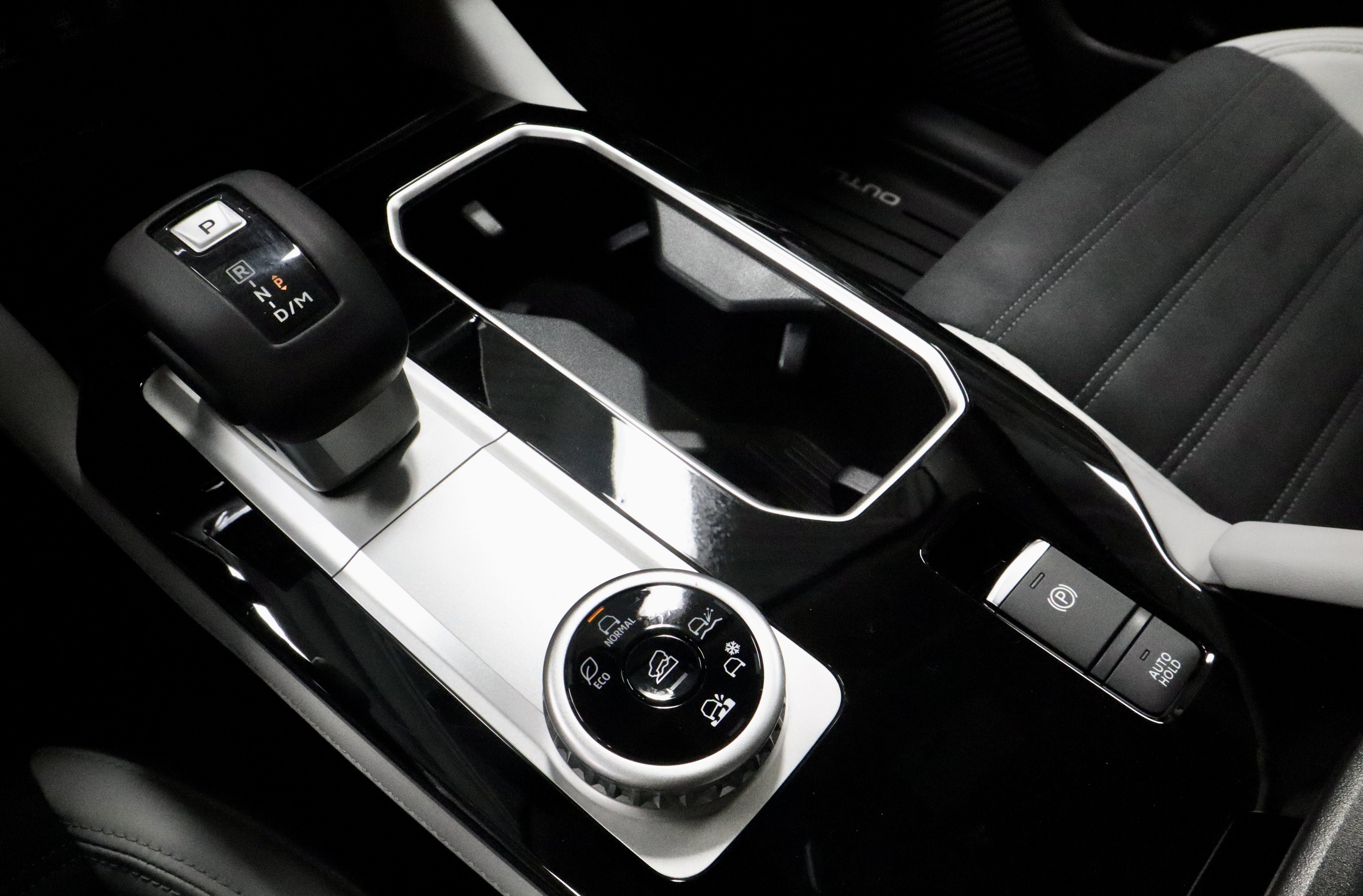 New 2025 Mitsubishi Outlander SE image 28