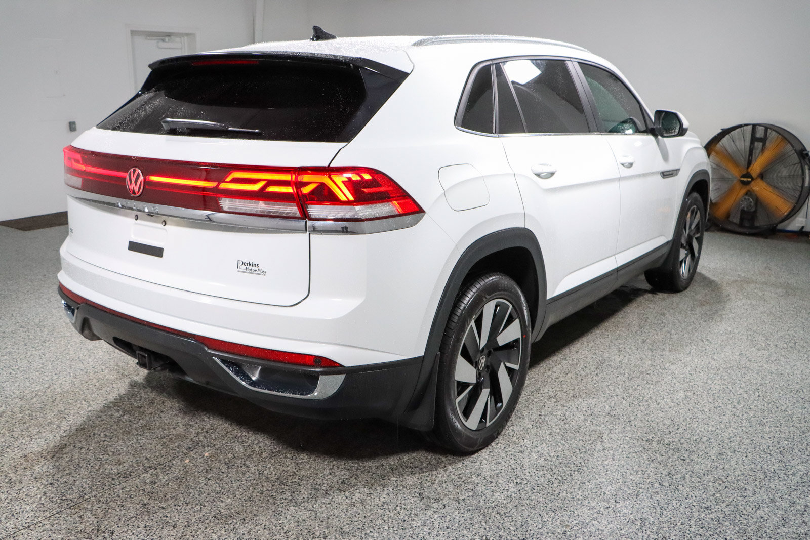 Used 2024 Volkswagen Atlas Cross Sport SE FWD image 7