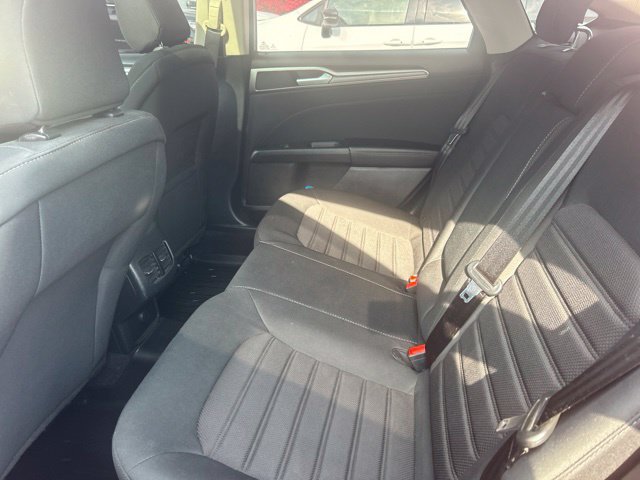 Used 2020 Ford Fusion SE FWD image 9