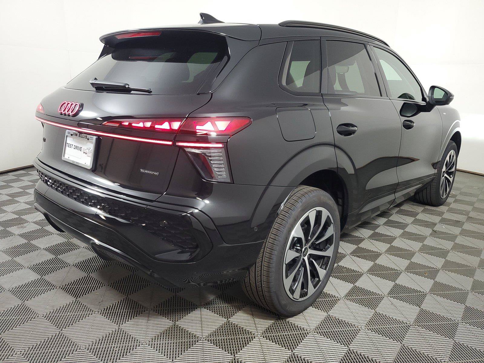 New 2026 Audi Q3 quattro 2.0T AWD/4WD image 7