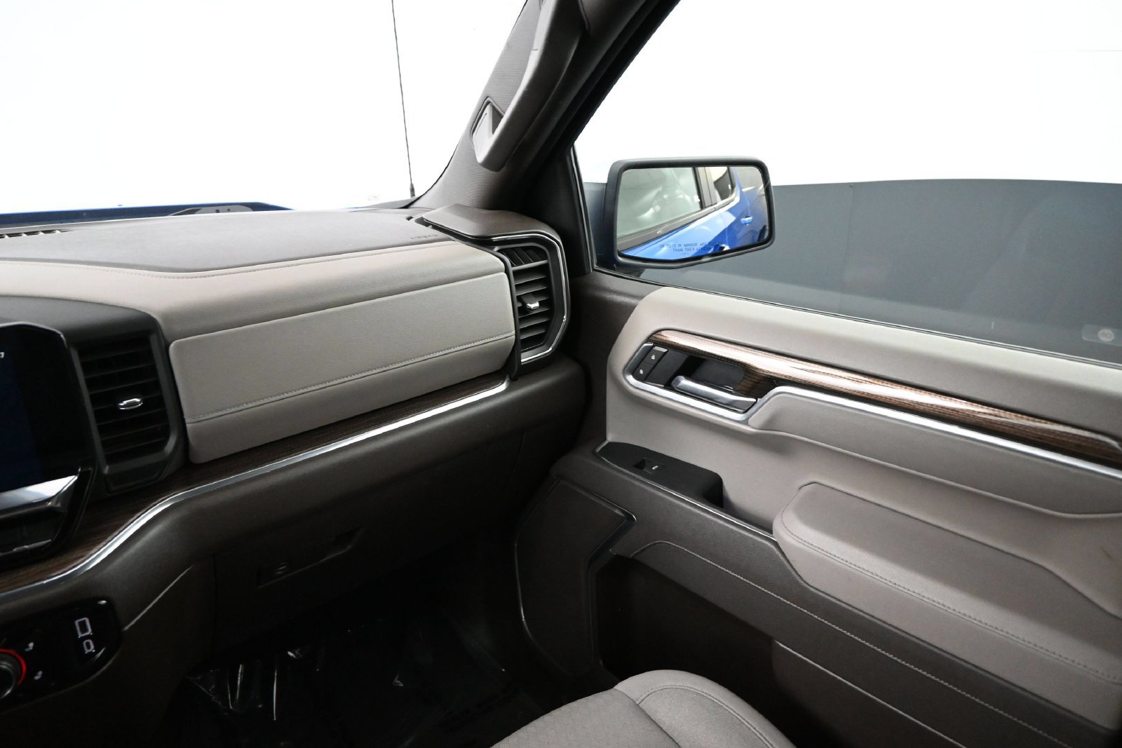 Used 2025 Chevrolet Silverado 1500 LT AWD/4WD image 12