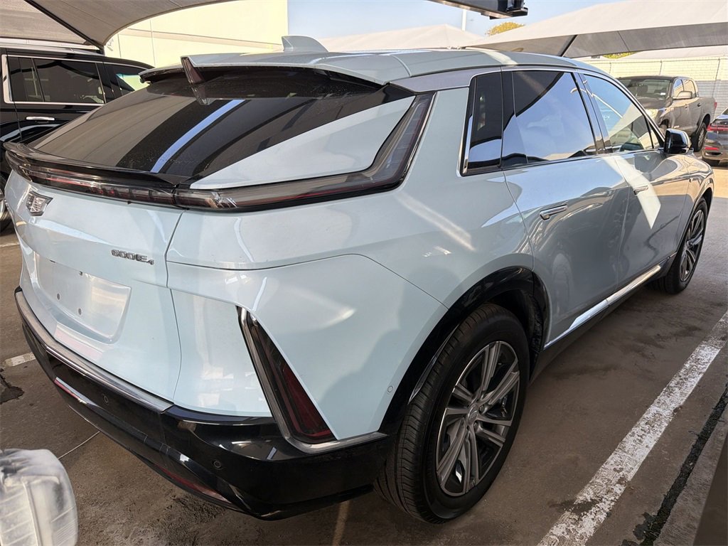 Used 2024 Cadillac Lyriq Luxury image 3