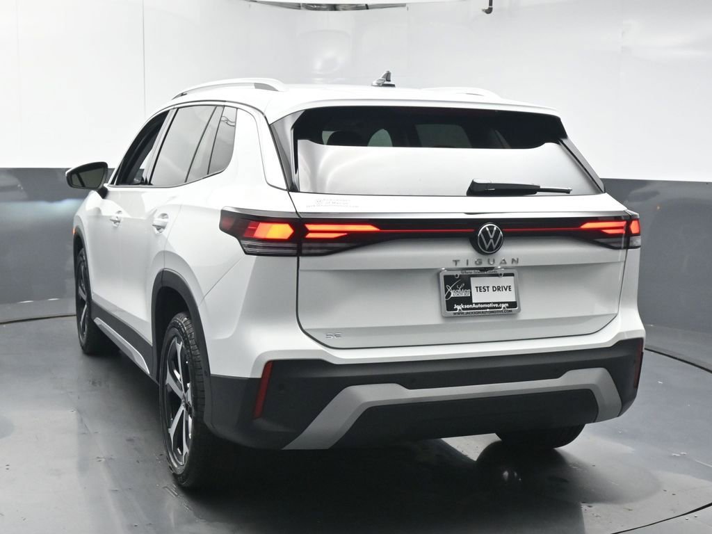 Used 2025 Volkswagen Tiguan SE image 6