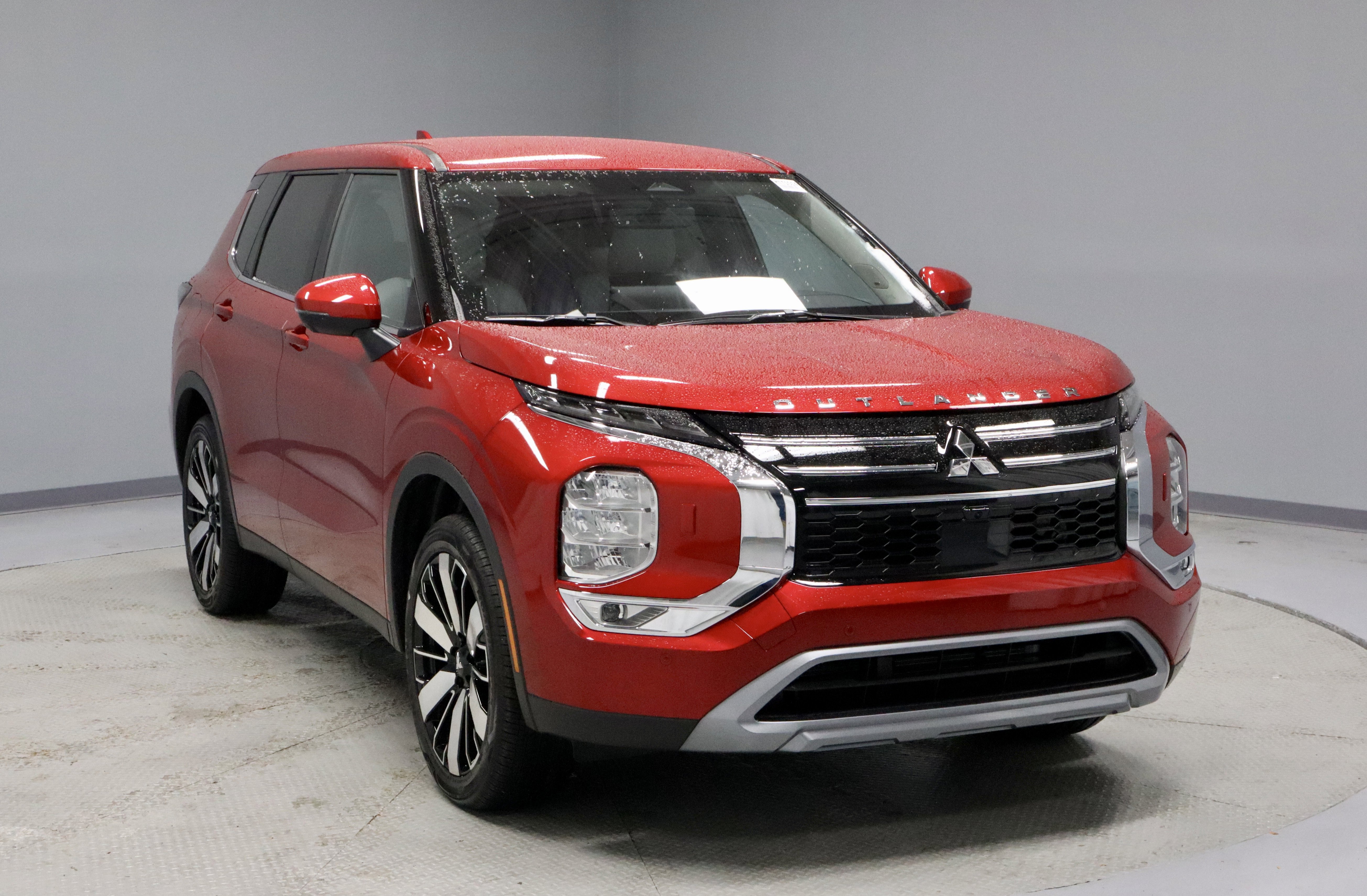 New 2025 Mitsubishi Outlander SE