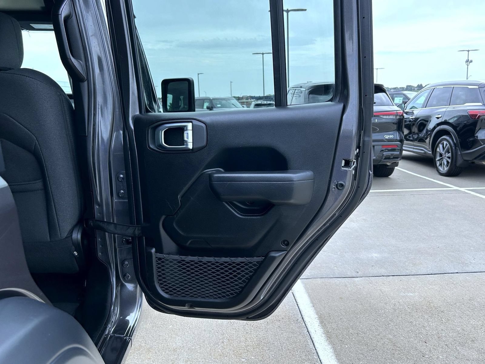 Used 2025 Jeep Wrangler Unlimited Sport AWD/4WD image 17