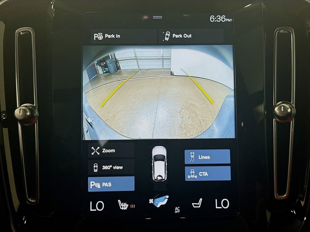 Used 2021 Volvo XC40 T5 R-Design image 15