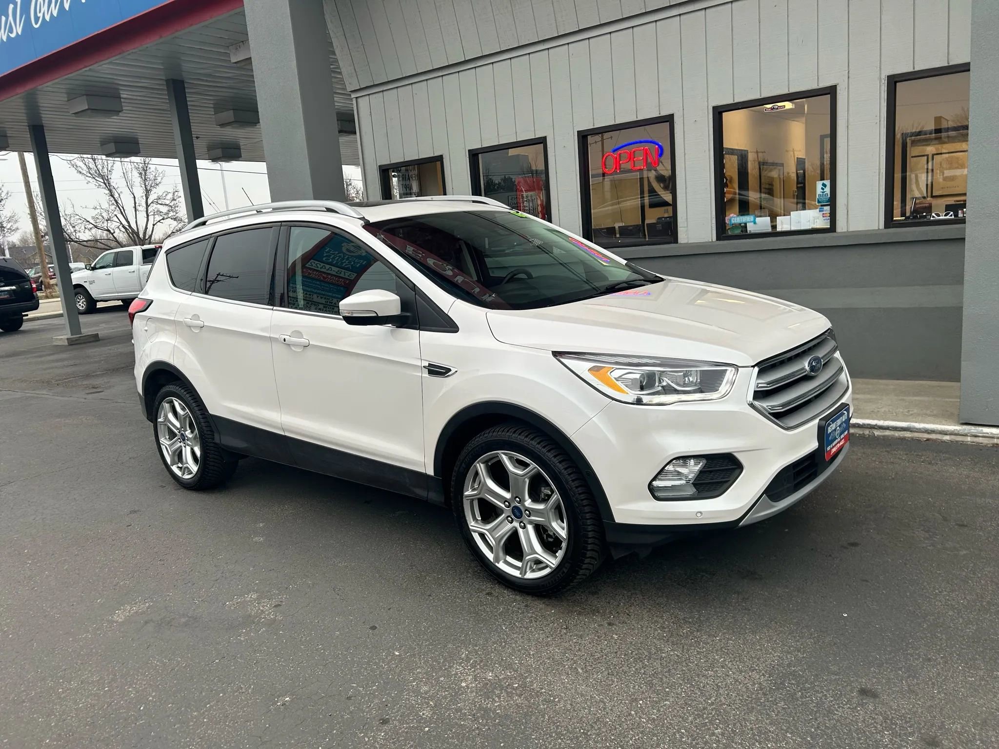 Used 2019 Ford Escape Titanium image 34