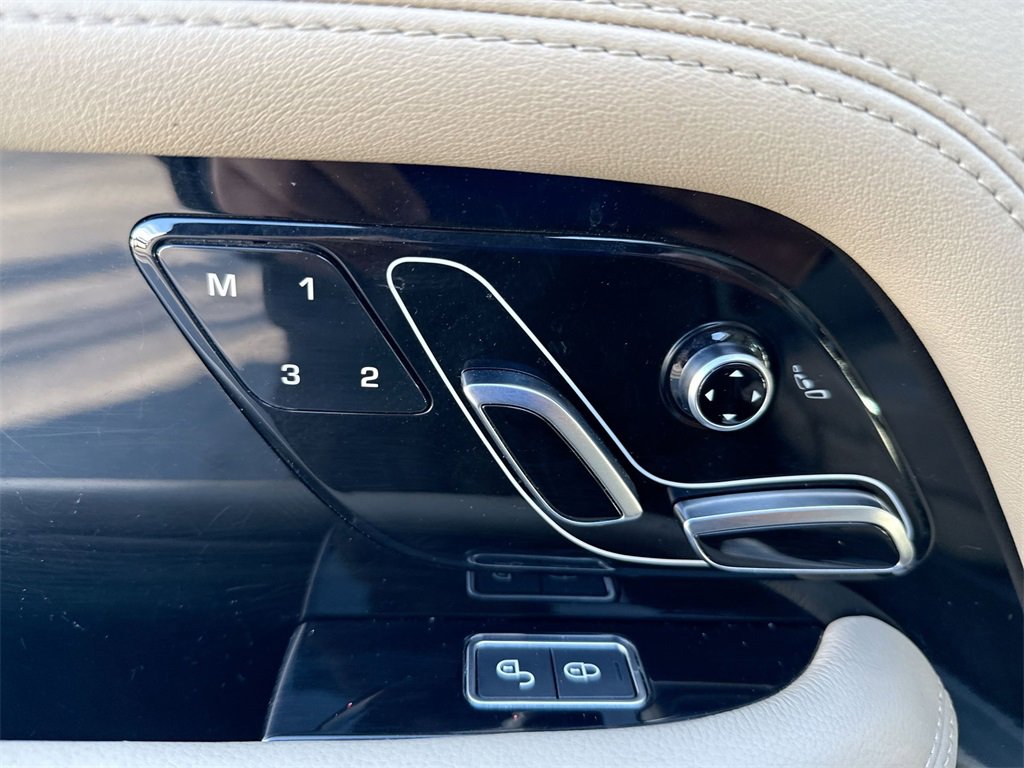 Used 2020 Land Rover Range Rover image 14