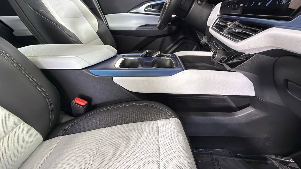 Used 2025 Chevrolet Equinox EV LT image 35