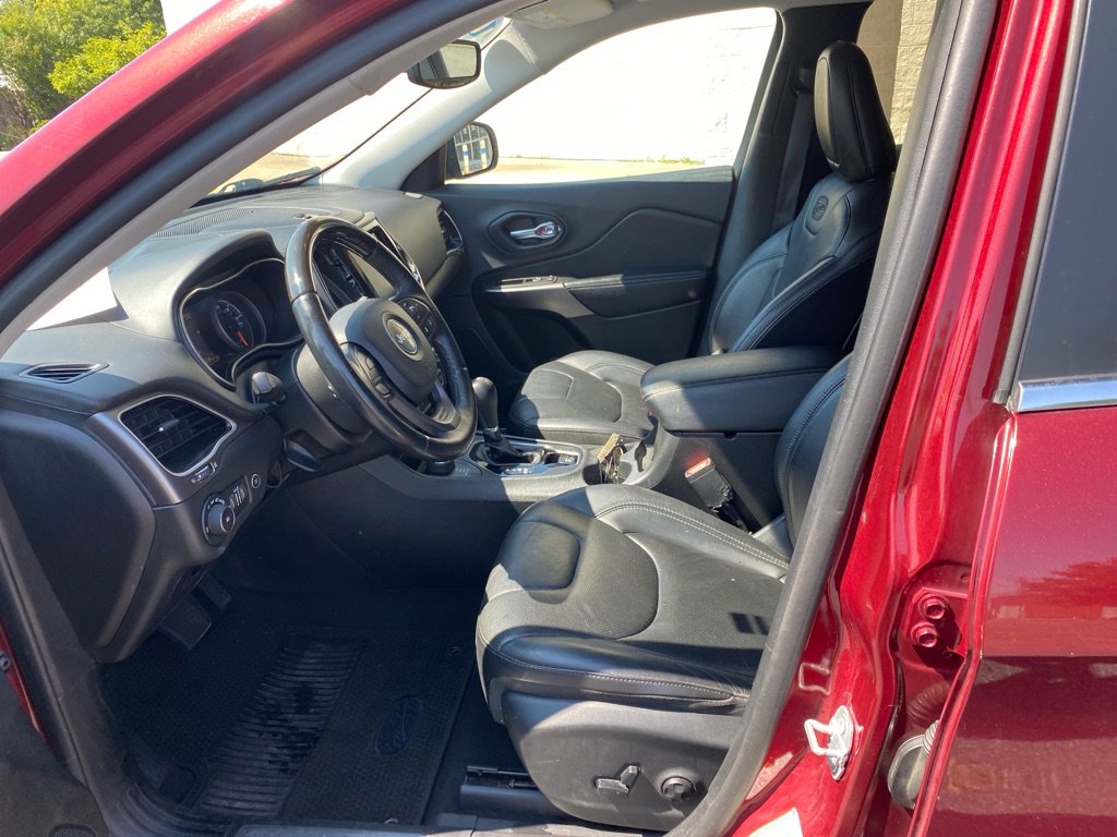 Used 2019 Jeep Cherokee Overland w/ Technology Group image 8