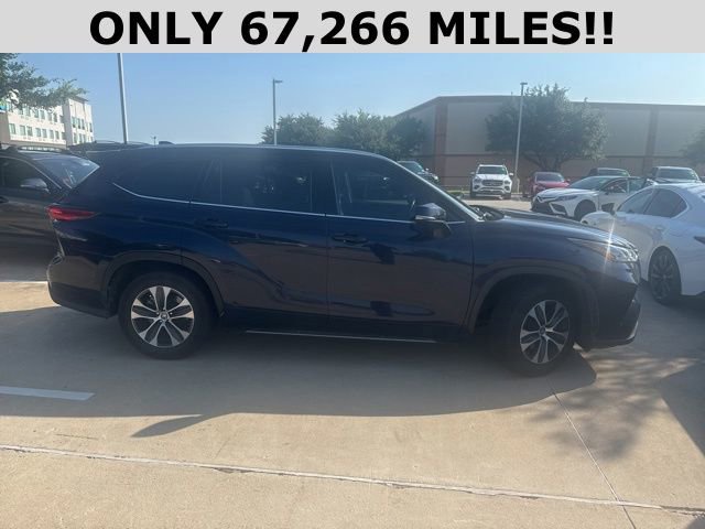 Used 2020 Toyota Highlander XLE FWD video 2