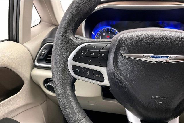 Used 2017 Chrysler Pacifica LX image 21