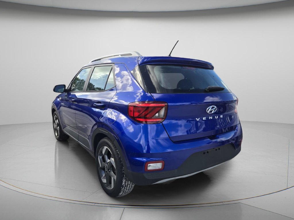 Certified 2024 Hyundai Venue SEL FWD image 5