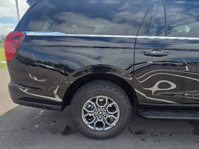 Used 2025 Ford Expedition Max Active AWD/4WD image 7