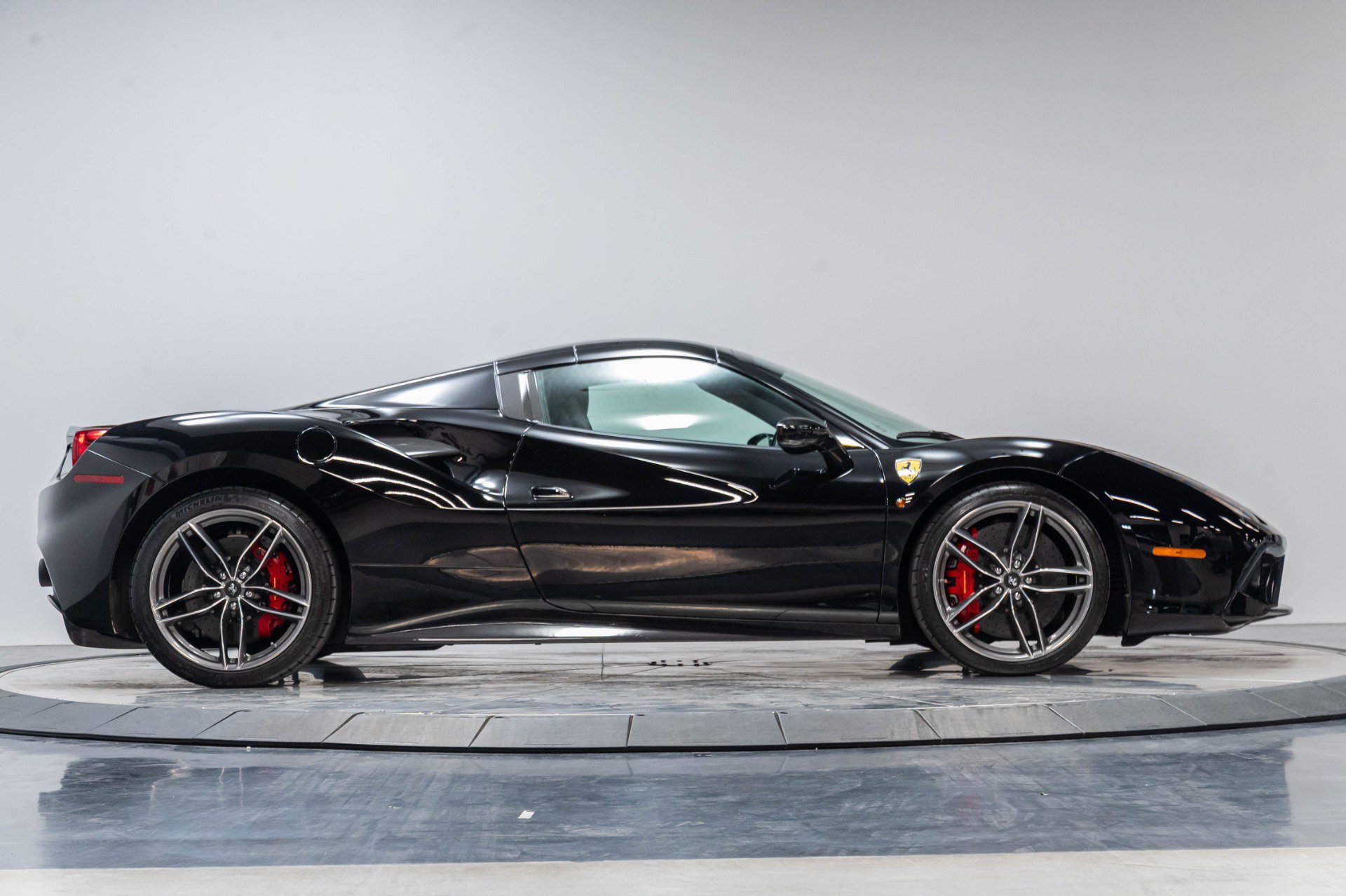 Used 2016 Ferrari 488 Spider RWD image 20