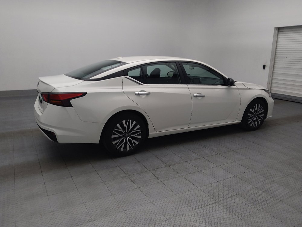 Used 2025 Nissan Altima 2.5 SV FWD image 10