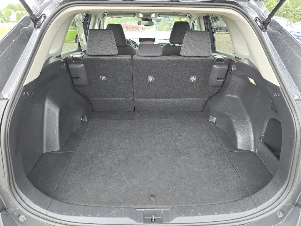 Used 2024 Toyota RAV4 XLE FWD image 21