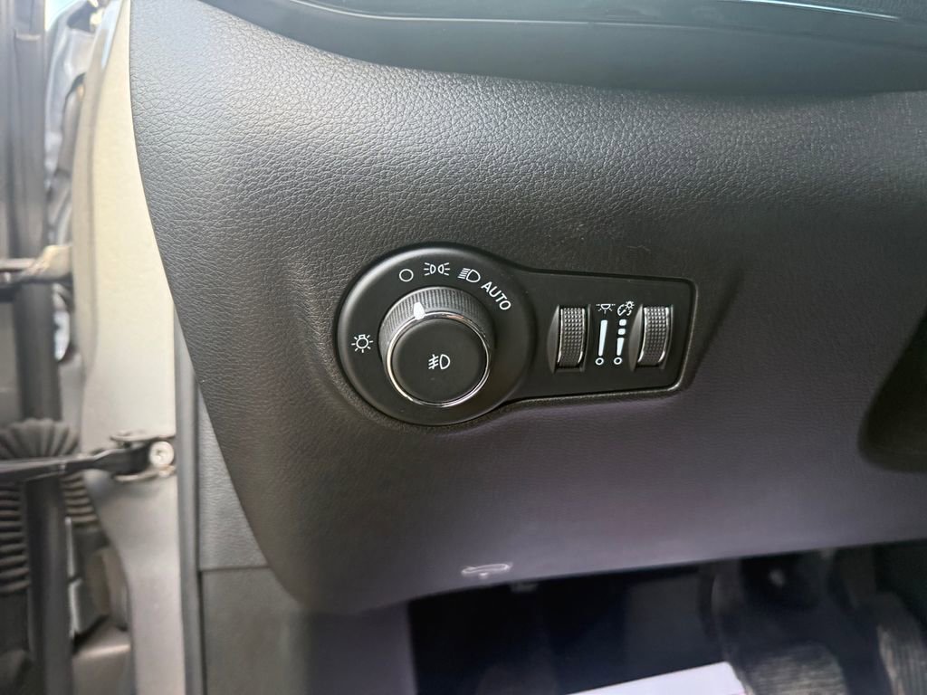 Used 2023 Jeep Compass Altitude image 16