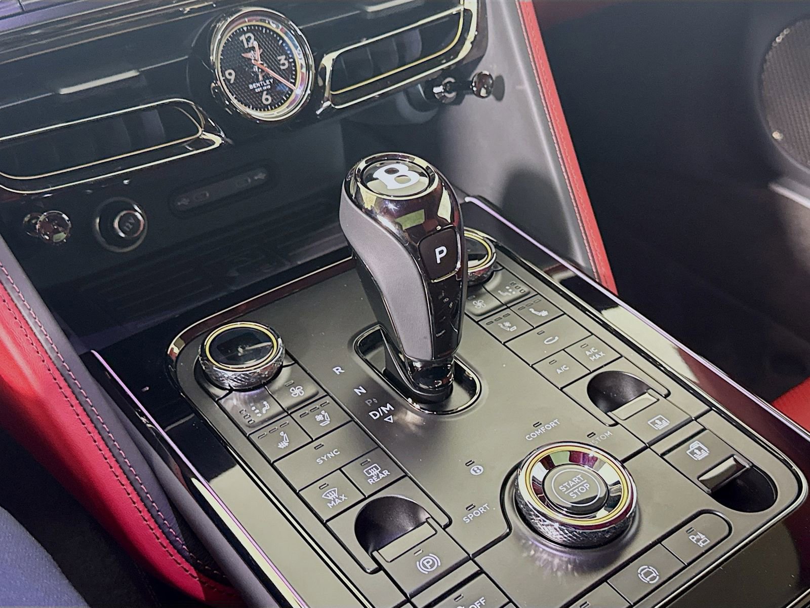 Certified 2025 Bentley Flying Spur Plug-In Hybrid image 14