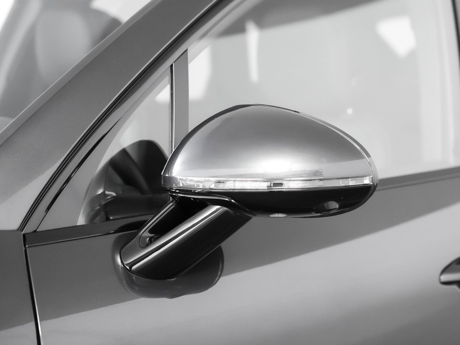 Certified 2025 Porsche Macan S image 27