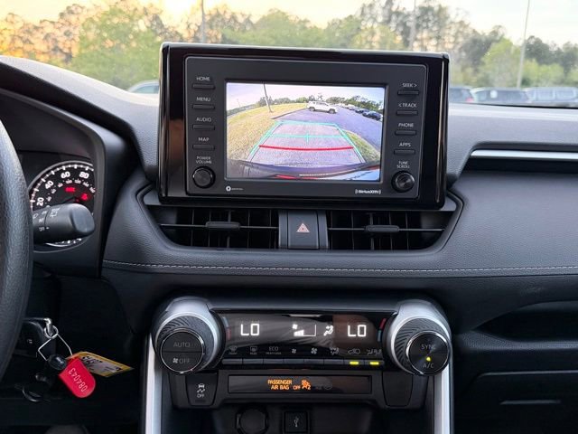 Used 2021 Toyota RAV4 LE AWD/4WD image 20