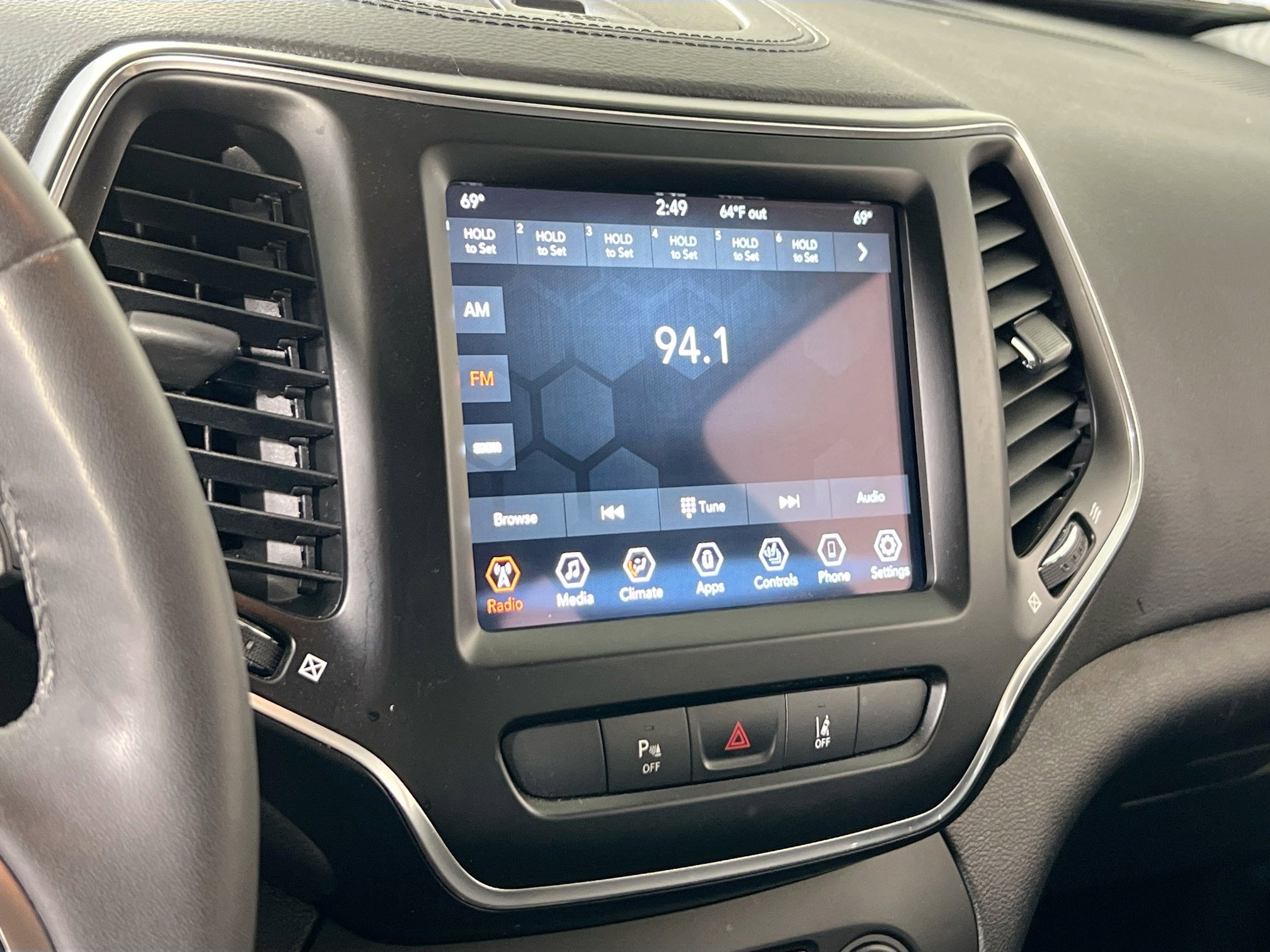 Used 2021 Jeep Cherokee Latitude Lux w/ Comfort/Convenience Group image 14