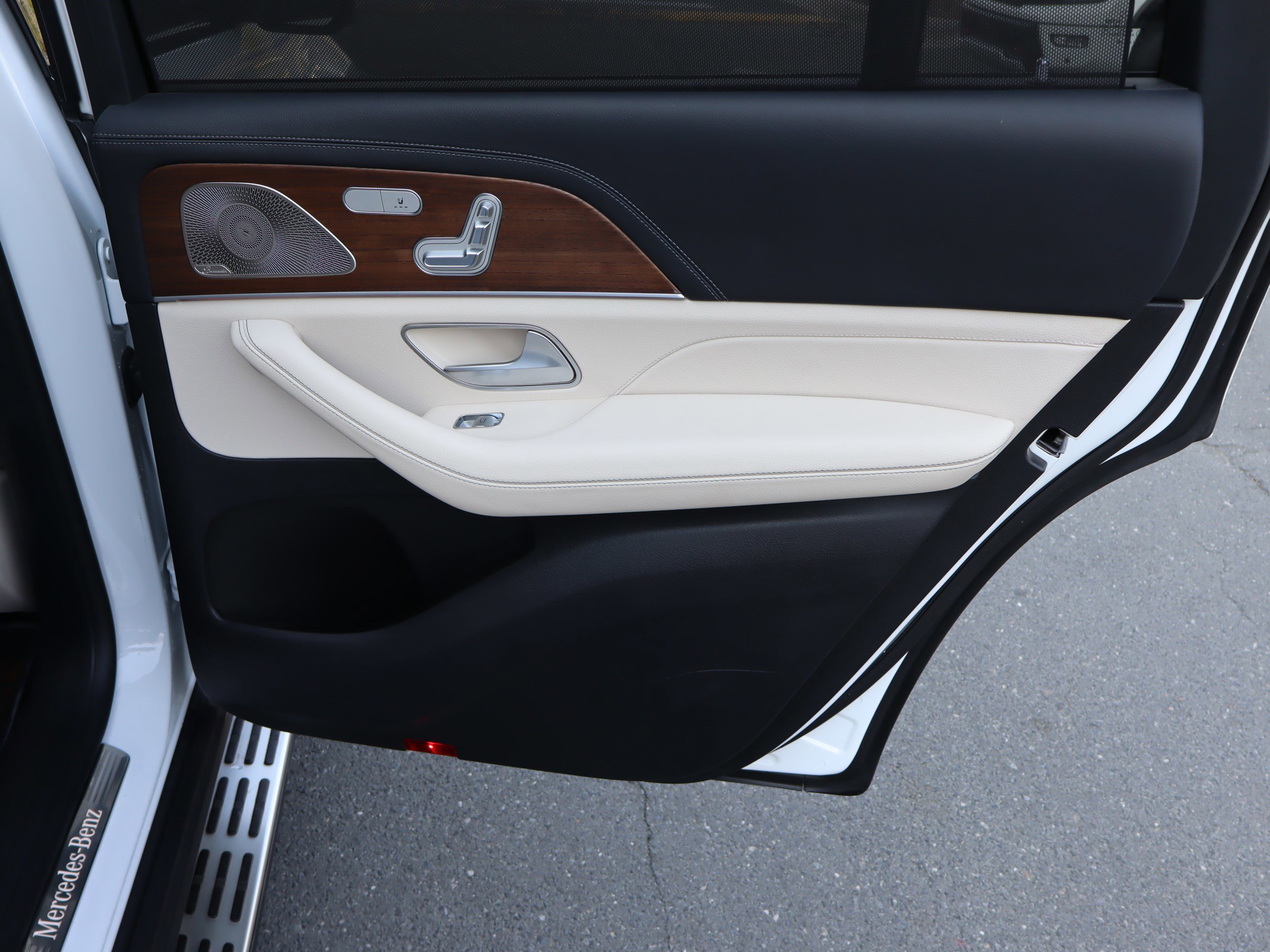 Used 2024 Mercedes-Benz GLS 580 4MATIC image 37