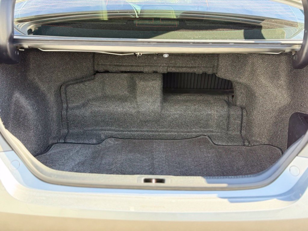 Used 2016 Toyota Camry XLE w/ Moonroof Package FWD image 11