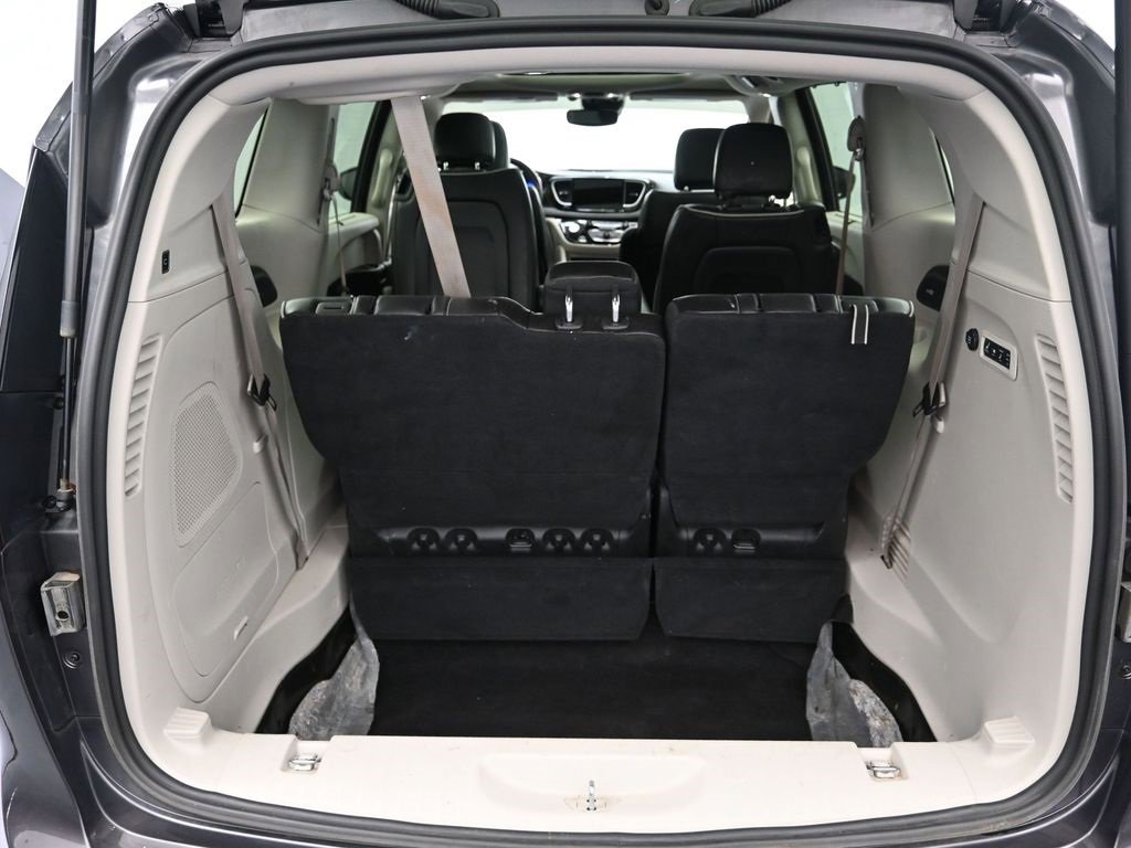 Used 2022 Chrysler Pacifica Limited image 24