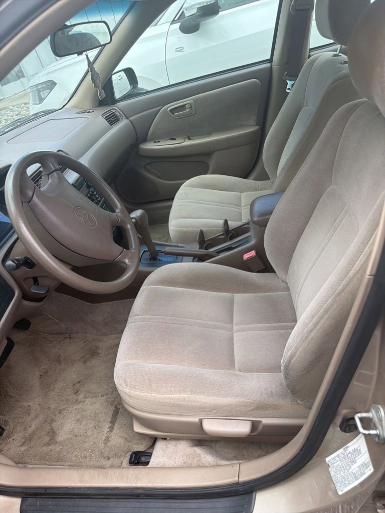 Used 2000 Toyota Camry CE FWD image 4