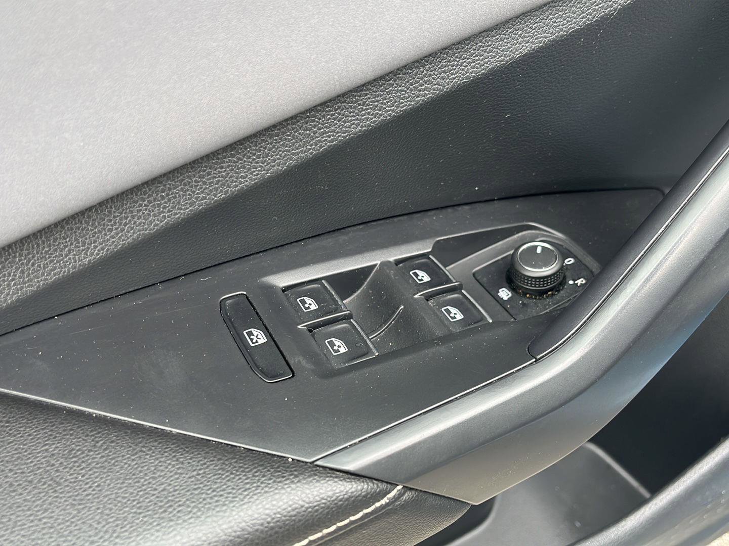 Used 2025 Volkswagen Jetta SE FWD image 10