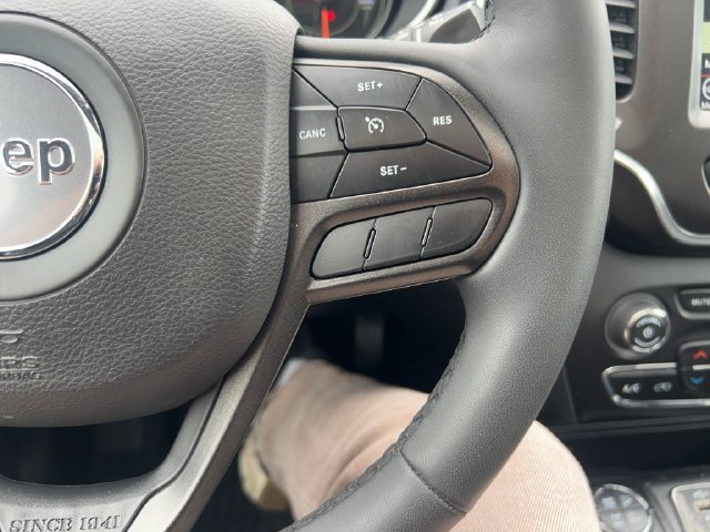 Used 2022 Jeep Cherokee Trailhawk w/ Sun, Sound & Nav Group AWD/4WD image 31