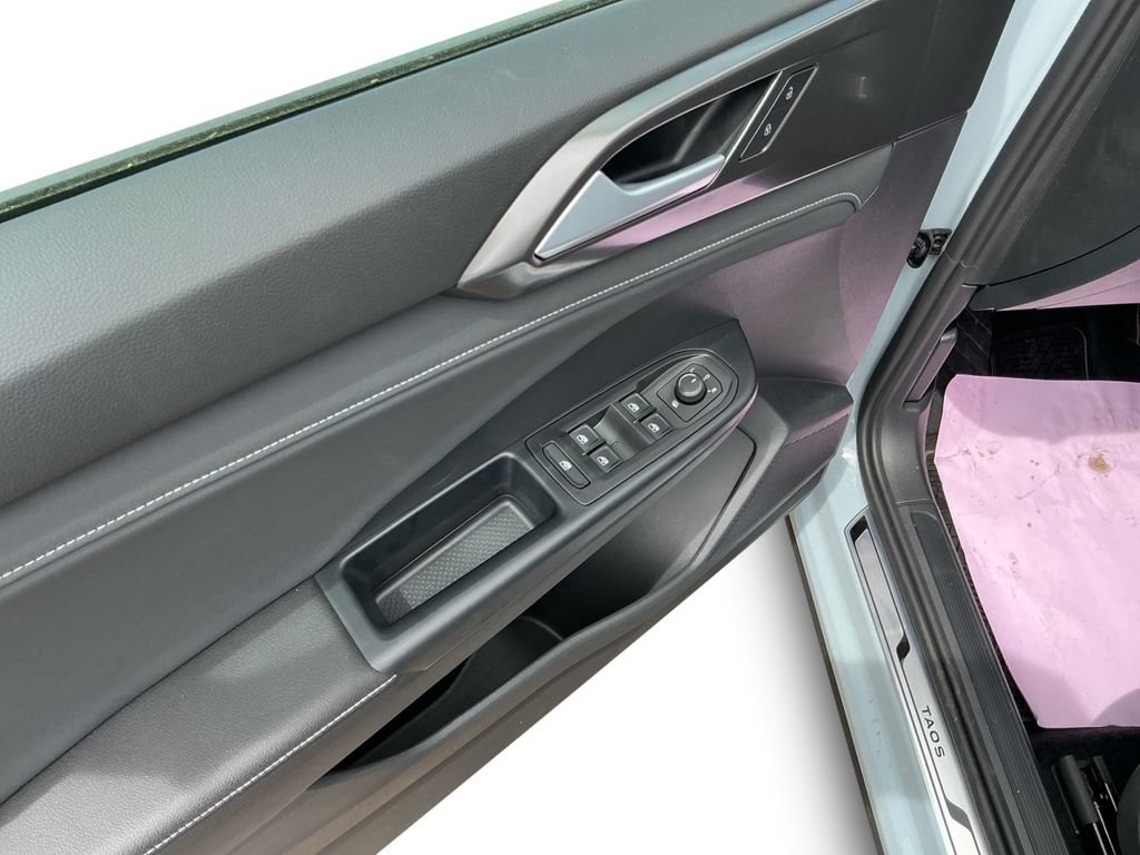 New 2026 Volkswagen Taos SE FWD image 19