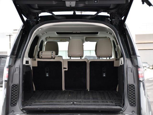 Used 2017 Land Rover Discovery HSE image 27