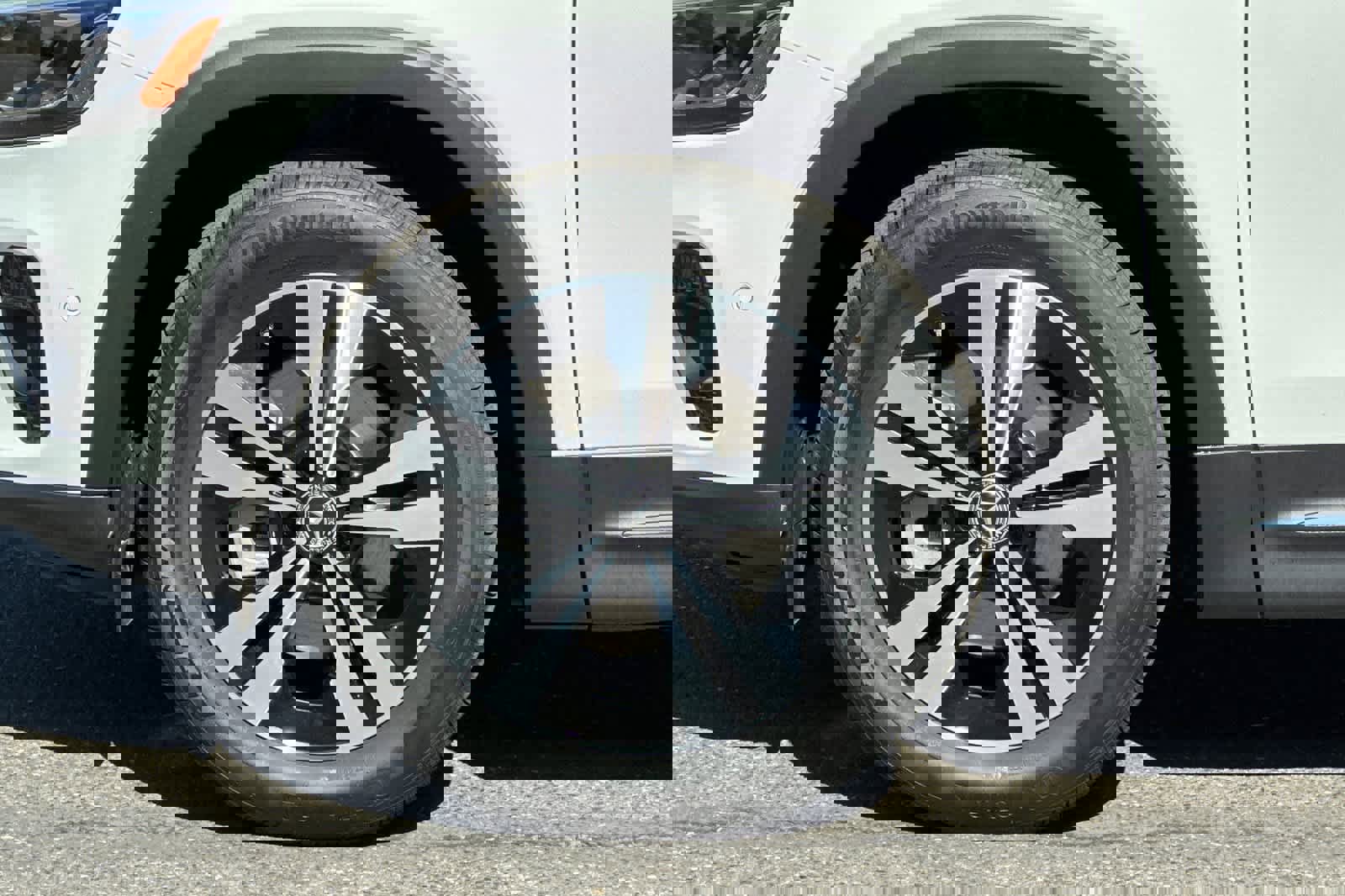 New 2025 Mercedes-Benz GLB 250 image 24