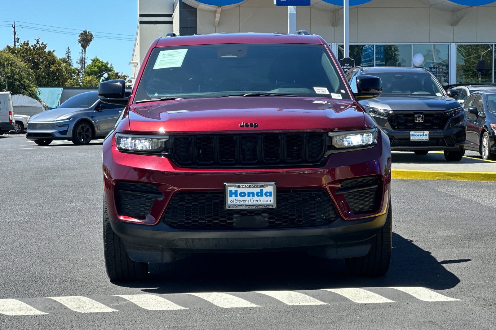 Used 2023 Jeep Grand Cherokee Altitude AWD/4WD image 5
