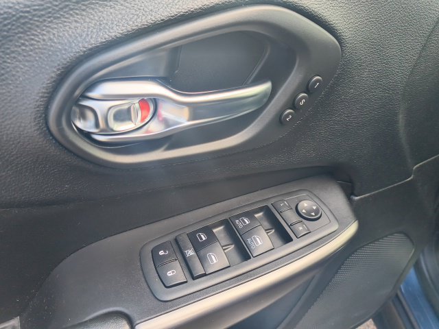 Used 2020 Jeep Cherokee Limited w/ Trailer Tow Group AWD/4WD image 13