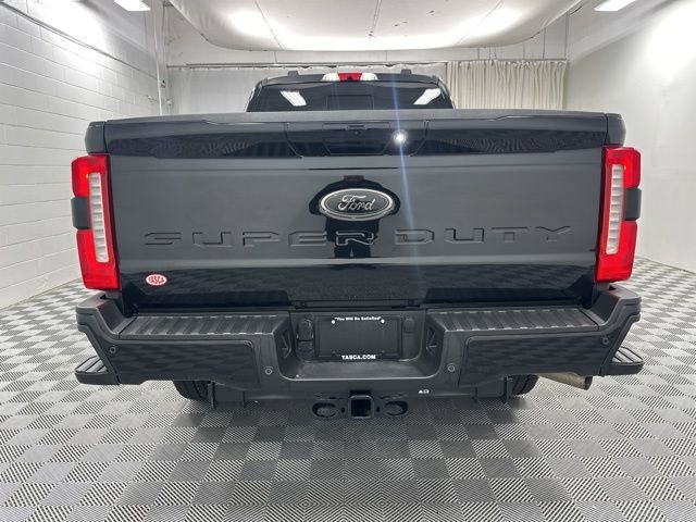 Used 2025 Ford F250 XLT w/ Black Appearance Package image 5
