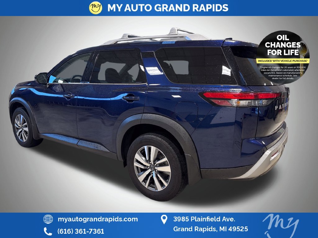 Used 2025 Nissan Pathfinder SL AWD/4WD image 5
