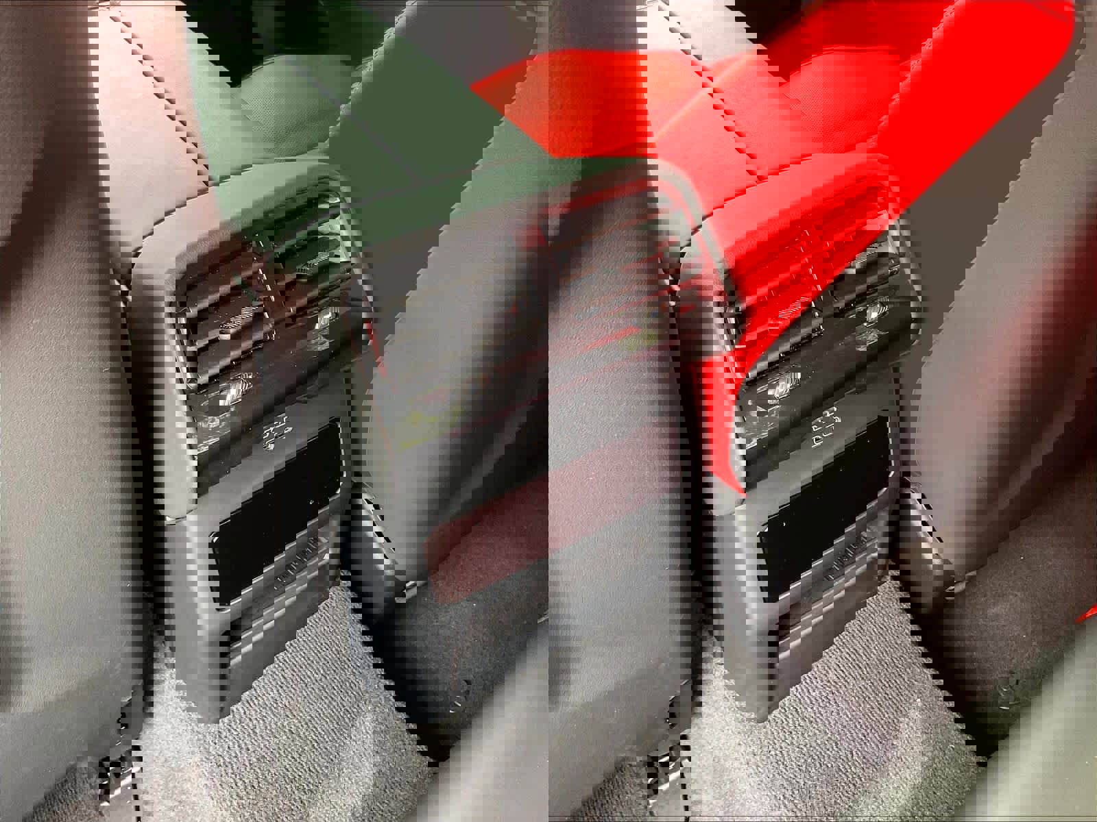 Used 2025 BMW M5 w/ Carbon Package image 37