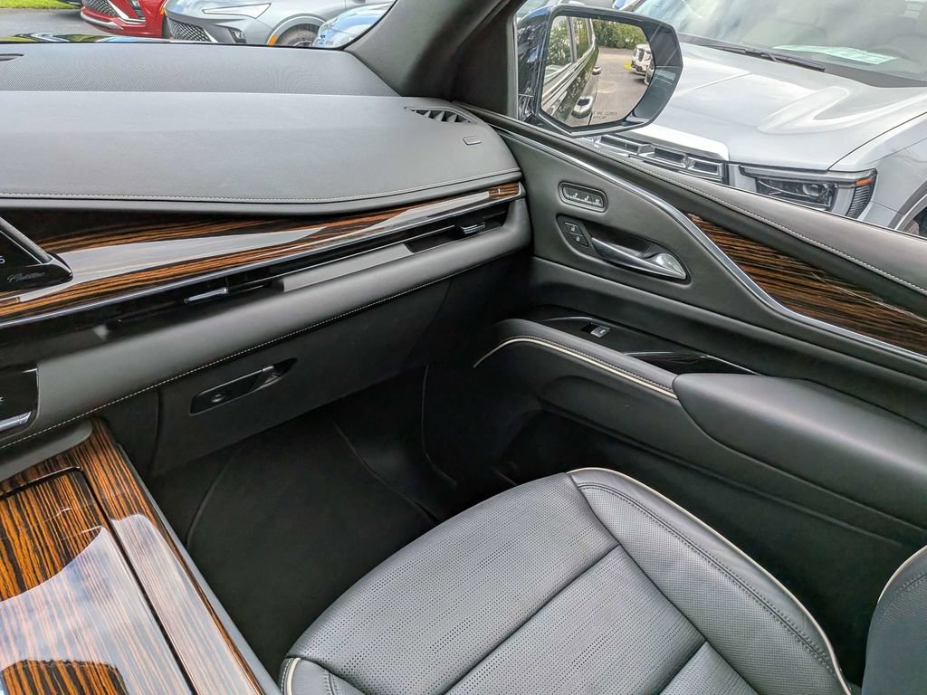 Certified 2021 Cadillac Escalade Premium Luxury w/ LPO, Illumination Package AWD/4WD image 18