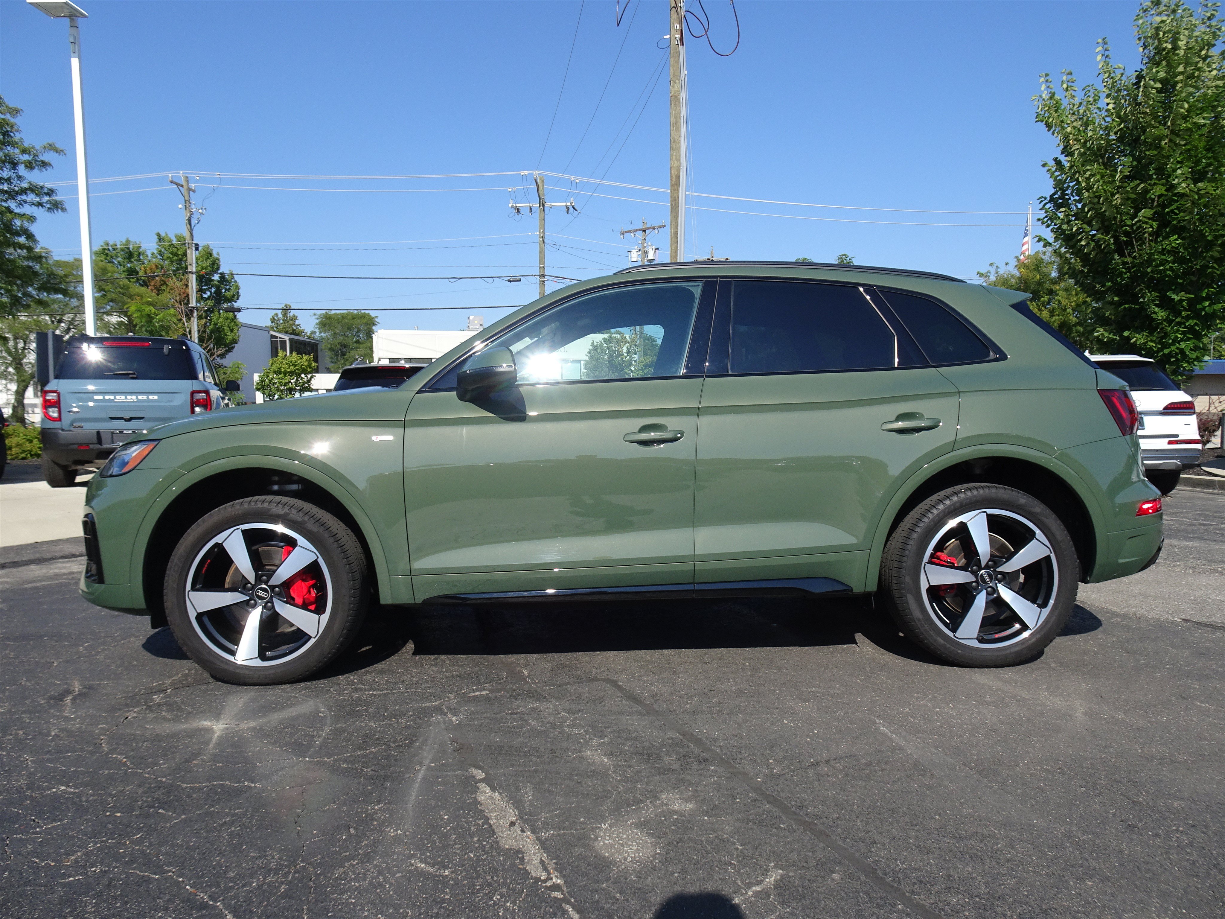 Certified 2024 Audi Q5 2.0T Premium Plus w/ Premium Plus Package AWD/4WD image 2