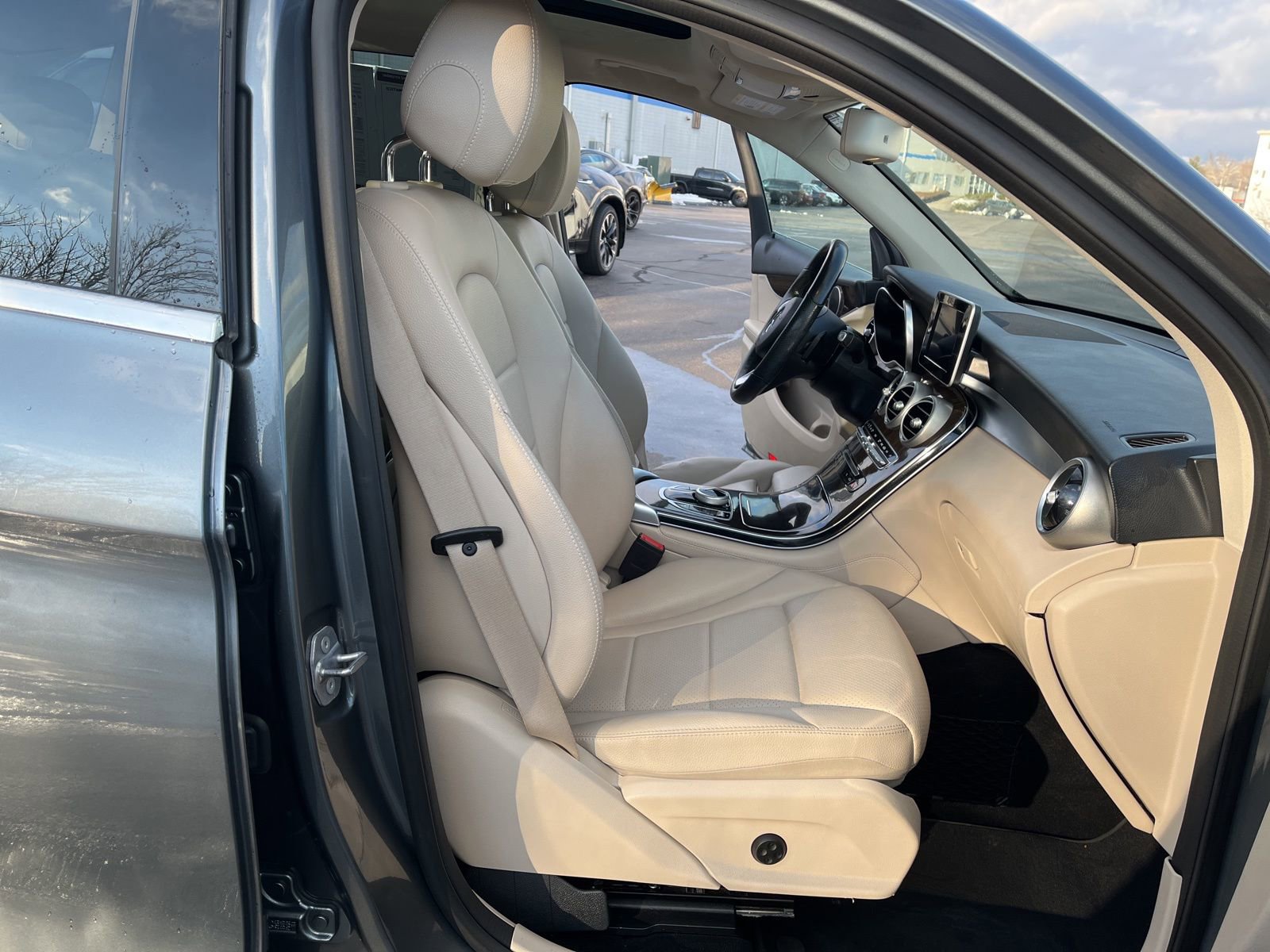Used 2019 Mercedes-Benz GLC 300 4MATIC image 15