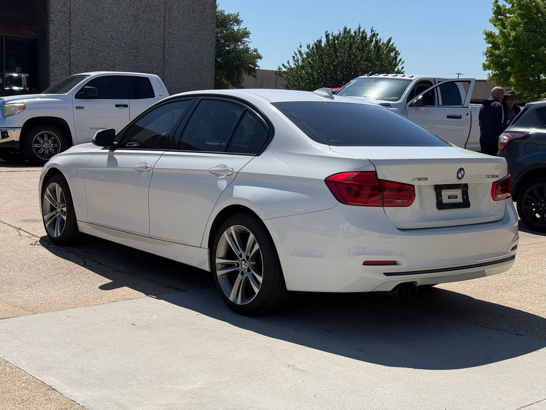 Used 2018 BMW 330i xDrive Sedan AWD/4WD image 4