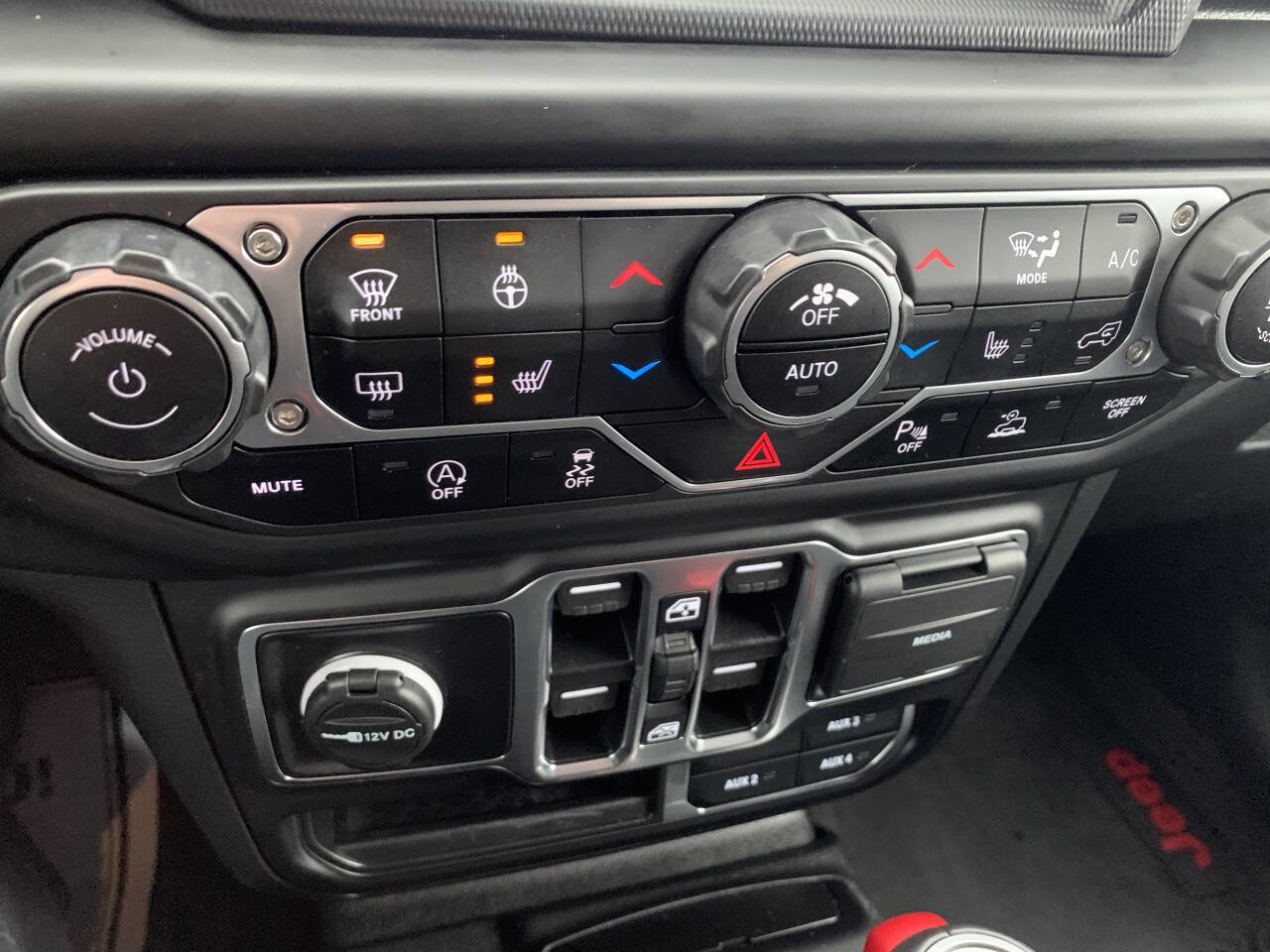 Used 2023 Jeep Wrangler Unlimited Sahara w/ LED Lighting Group image 19