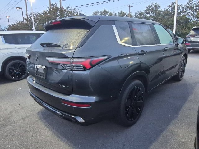 New 2026 Mitsubishi Outlander LE FWD image 3