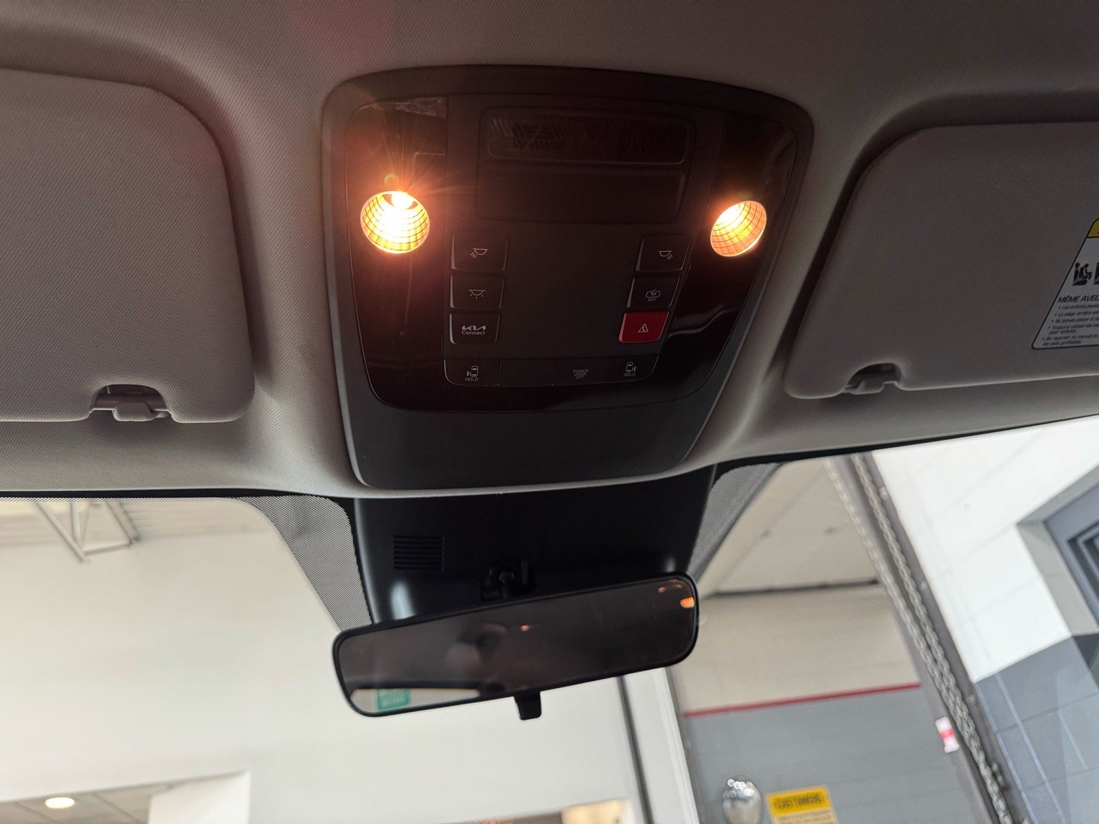Used 2025 Kia Carnival FWD image 19