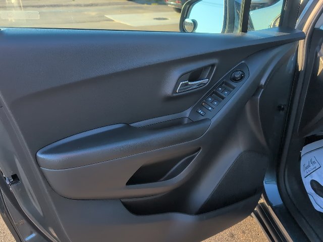 Used 2021 Chevrolet Trax LT w/ LT Convenience Package AWD/4WD image 15