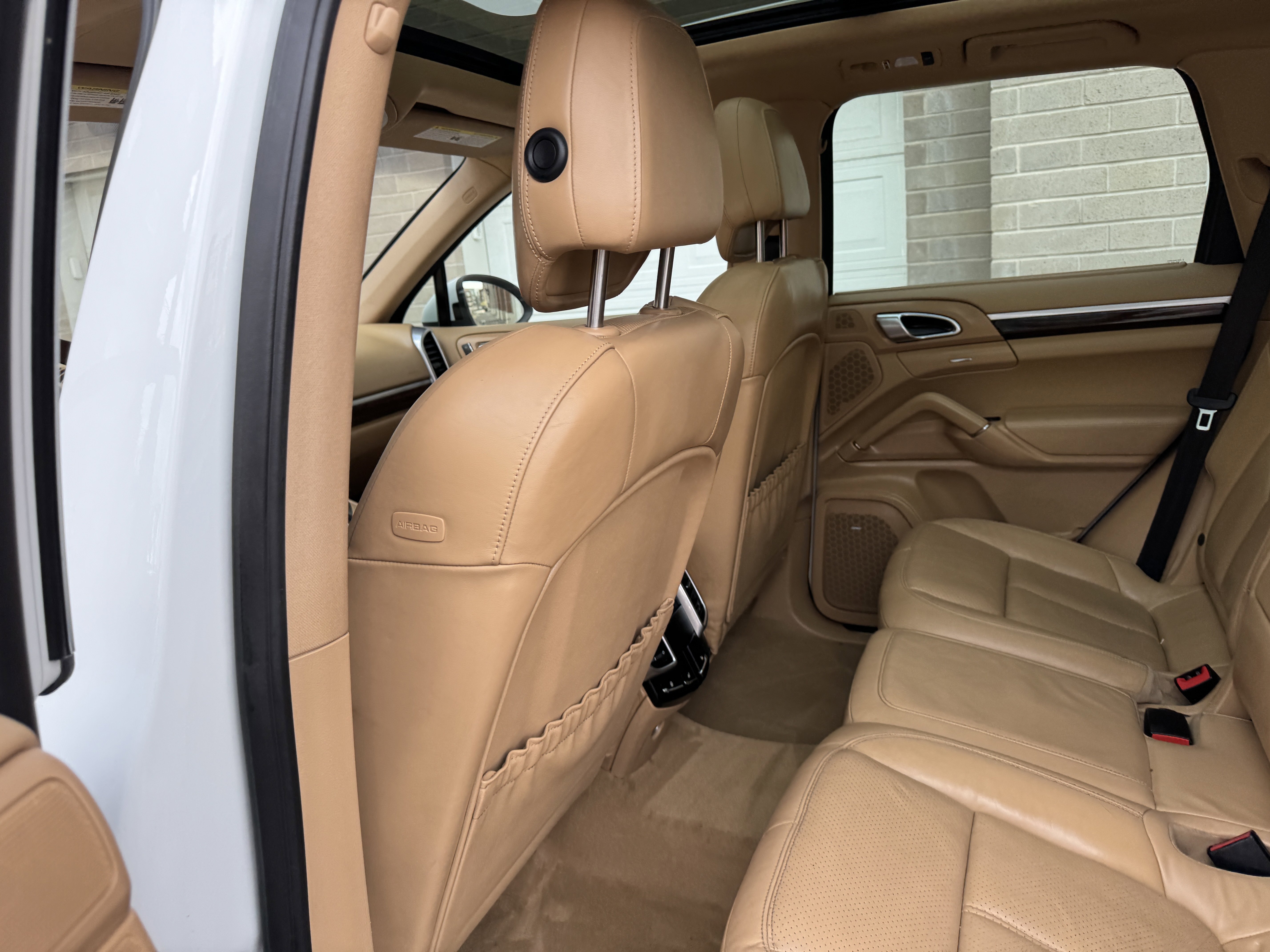 Used 2012 Porsche Cayenne S image 21