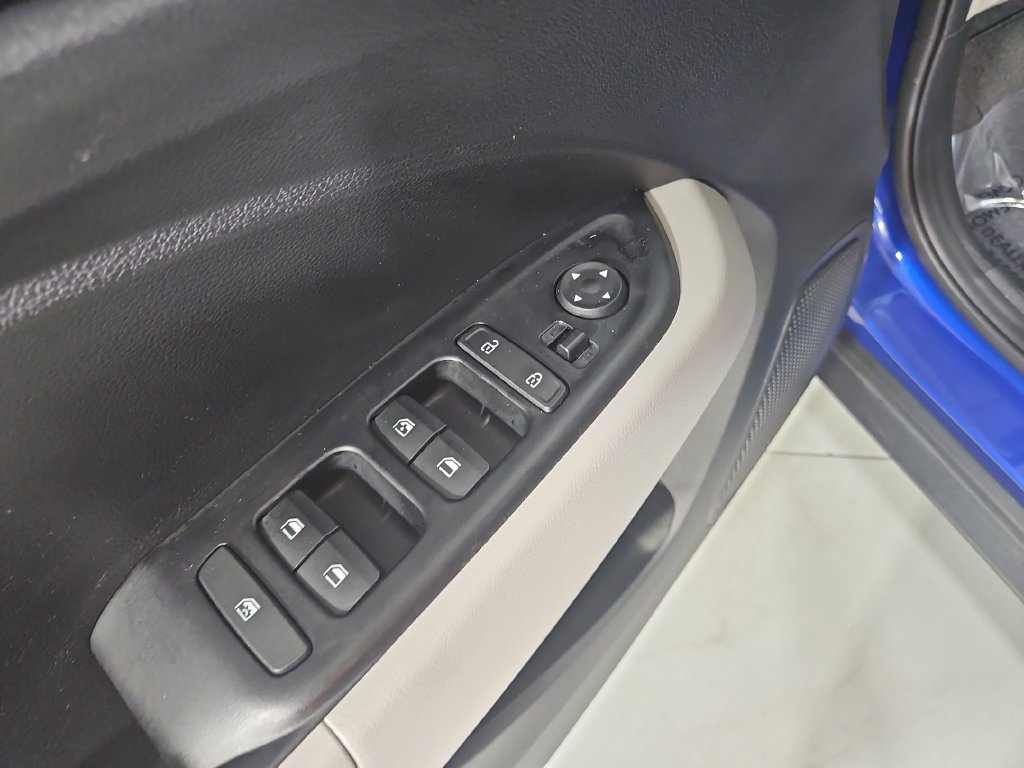 Certified 2025 Hyundai Venue SEL FWD image 13